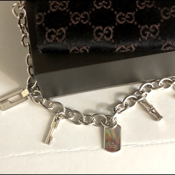 necklace choker- like new- only worn 2x kept in original packaging. - Picture 2 of 3